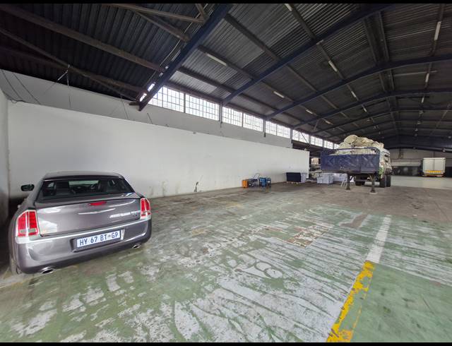 3,029M² WAREHOUSE TO LET IN CITY & SUBURBAN